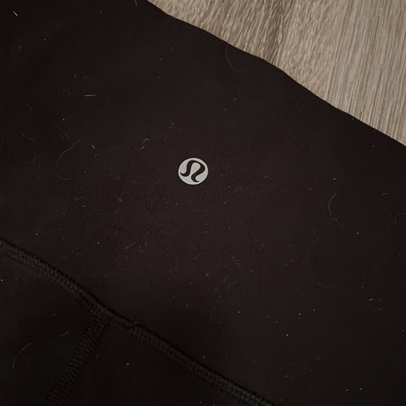 Lululemon black crop leggings - size 6 - Picture 3 of 3